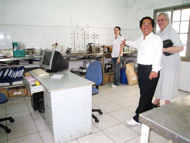 0164 het laboratorium van de fabriek.jpg